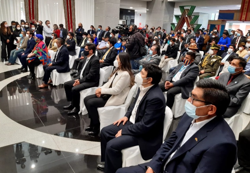 Arce posesionó a 16 ministros de su primer gabinete ...