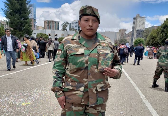 Primeras reservistas sienten orgullo por el año de servicio militar y sugieren que las sigan