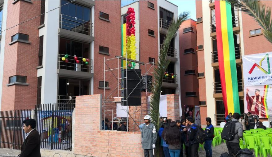 Evo entrega departamentos a primeras 14 familias afectadas por deslizamiento