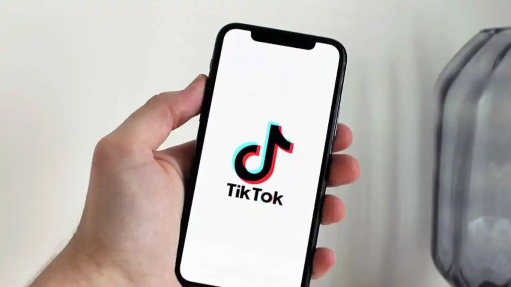 La Comisión Europea prohíbe TikTok en dispositivos oficiales