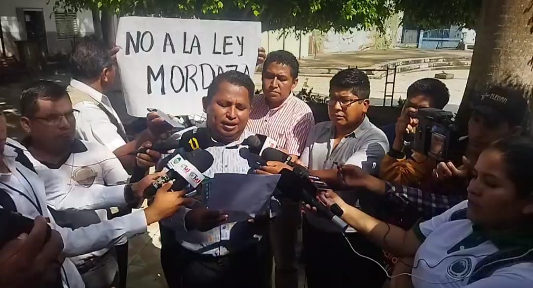Plantón de periodistas se realizó de manera simultánea en todas las capitales del país