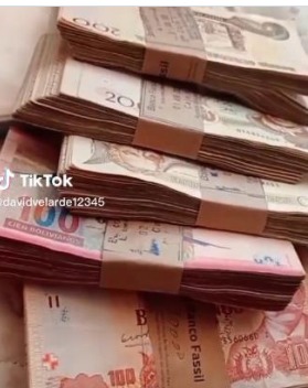Arrestan a “tiktoker” por ostentar dinero, armas y vehículos