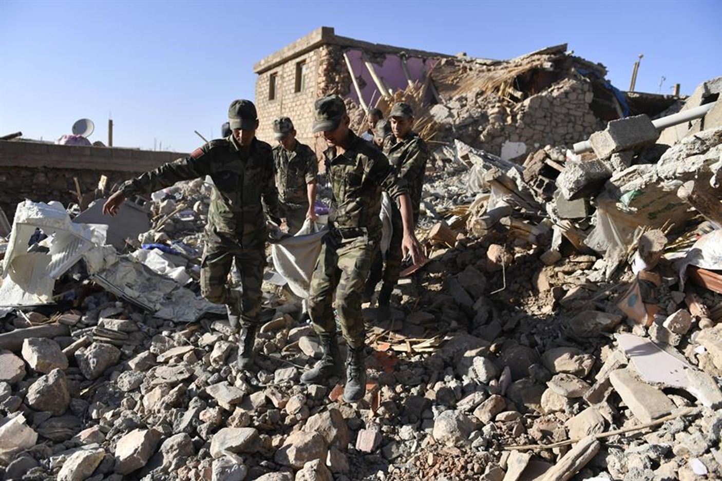 Autoridades suben a más de 2.000 el número de muertes tras terremoto en Marruecos
