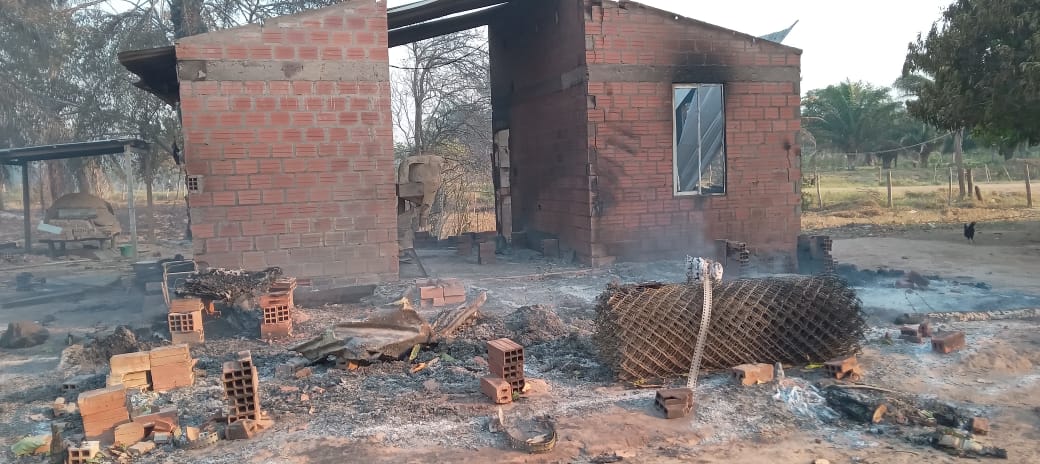 El fuego consume casas en San Buenaventura, Rurrenabaque y San Borja
