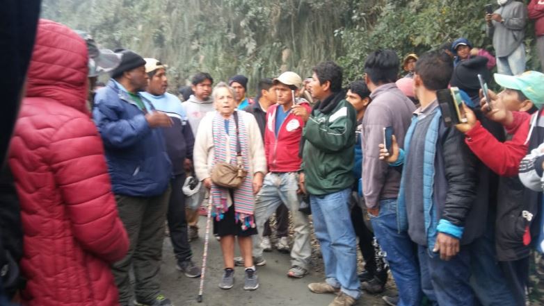 En quinto día de bloqueo de carretera a los Yungas, reportan 2 heridos y 4 detenidos; DDHH clama diálogo