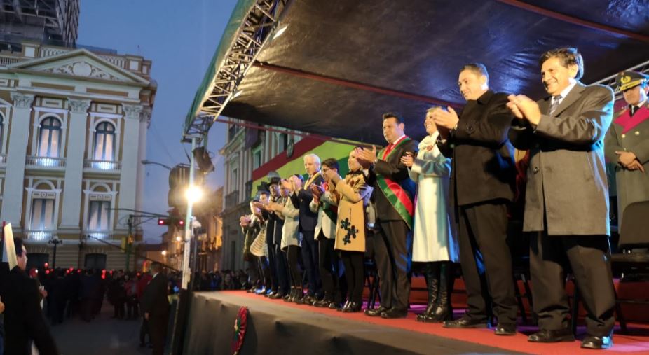 Evo no asistió al desfile de teas y se escuchó el “Bolivia dijo no” en el recorrido