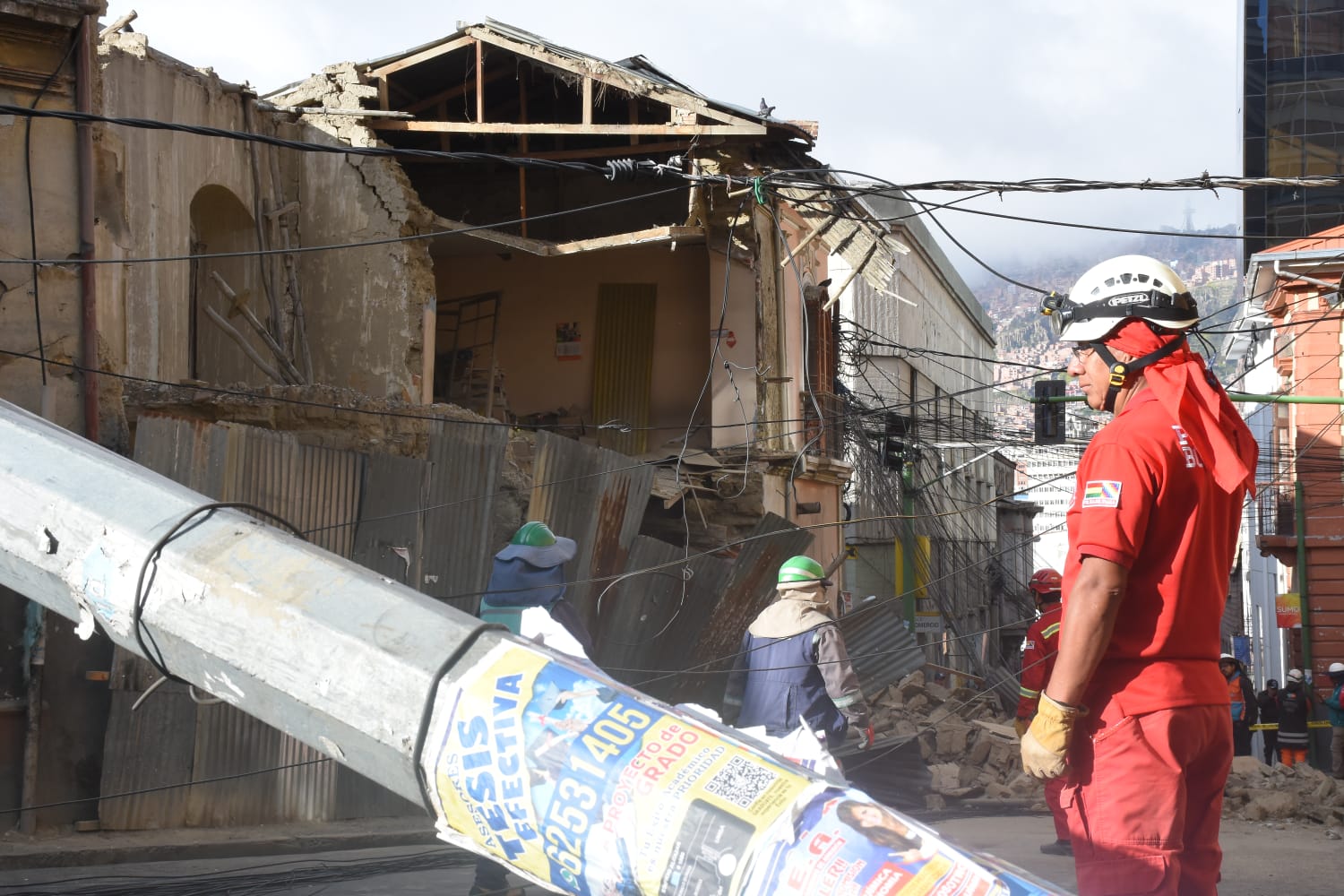 Dueños de casa patrimonial que sufrió la caída de uno de sus muros firman acta con la Alcaldía paceña