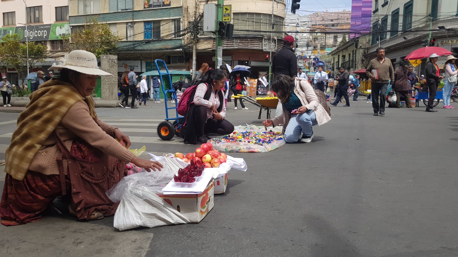 En medio de bloqueos, gremiales encuentran una oportunidad y ocupan vías del centro paceño