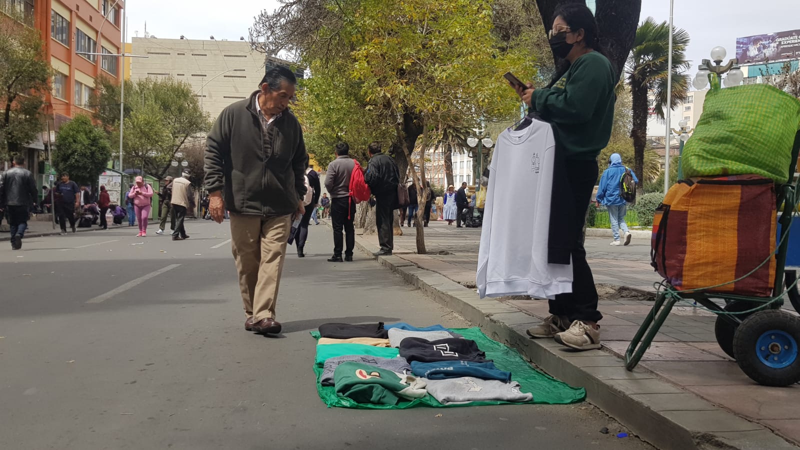 En medio de bloqueos, gremiales encuentran una oportunidad y ocupan vías del centro paceño