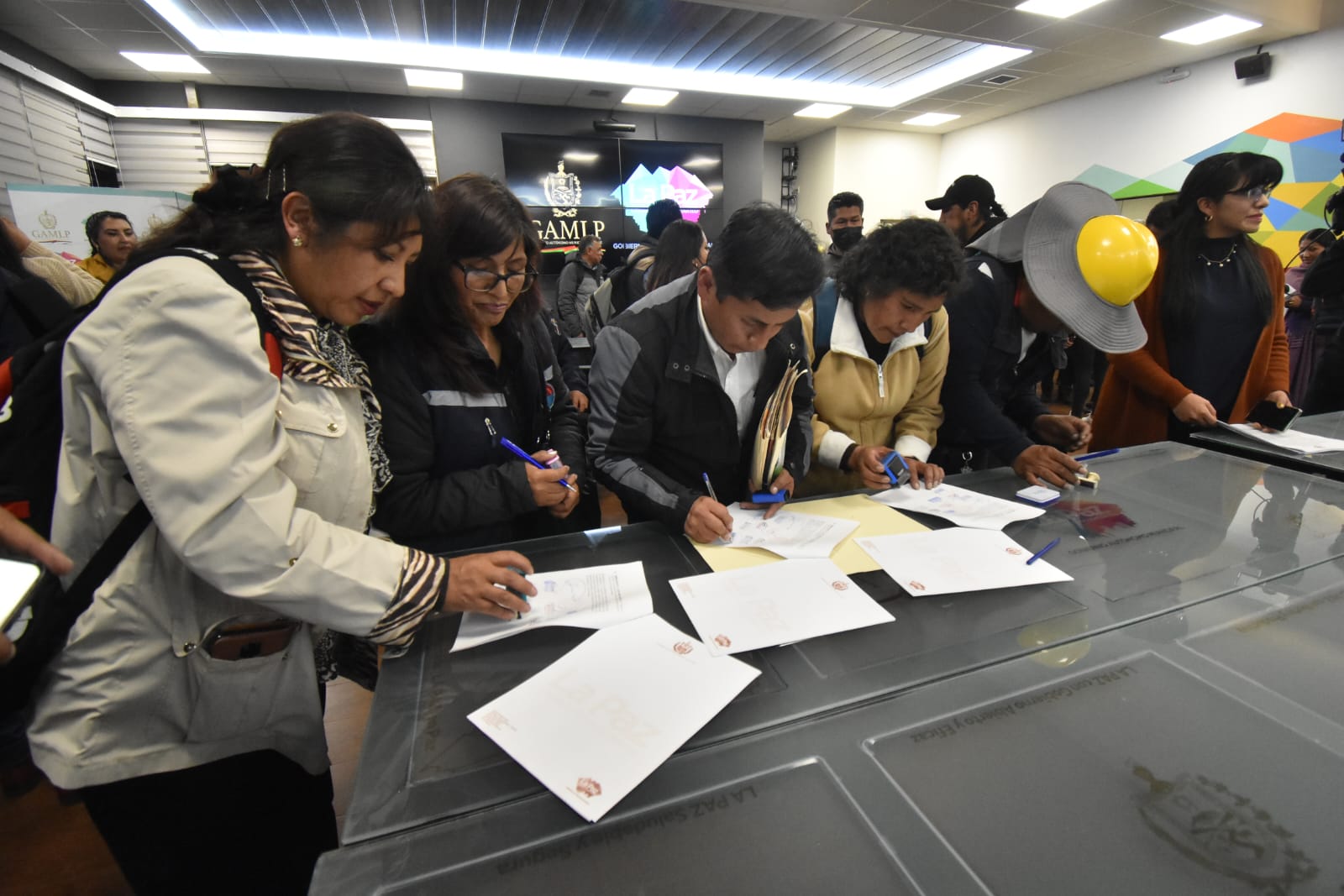 Tras 5 días de movilización, Alcalde, trabajadores municipales y COD firman acuerdo que levanta medidas de presión