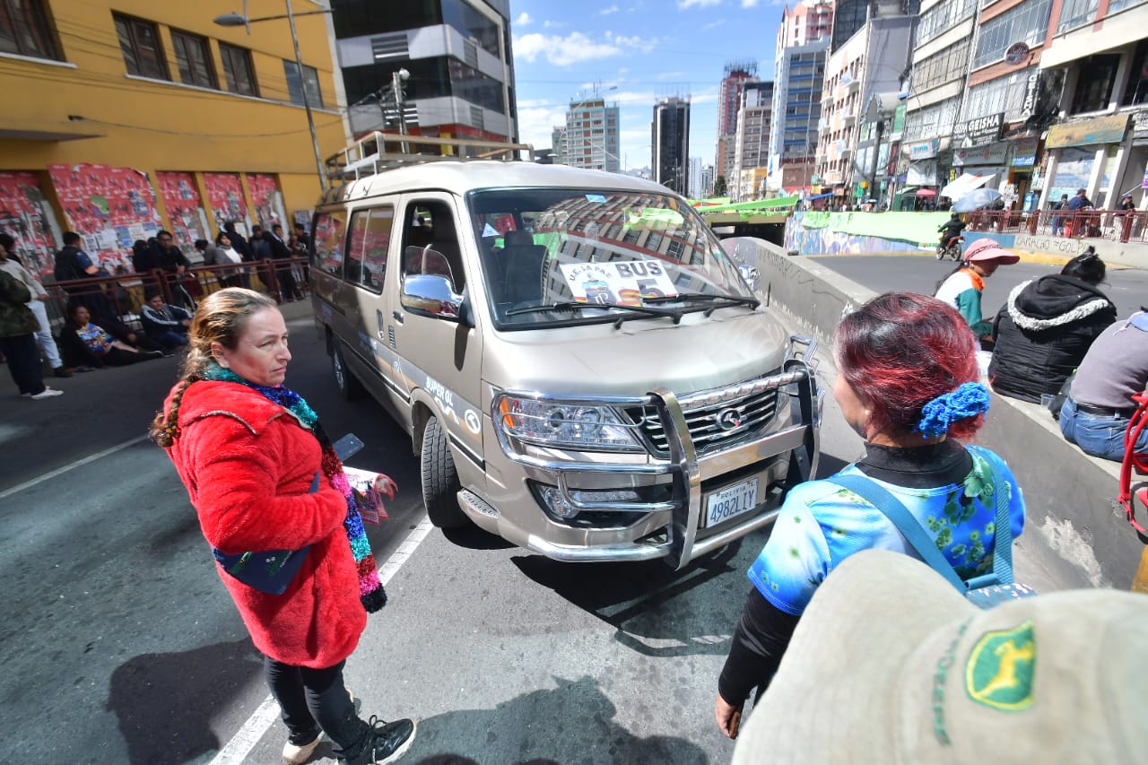 Maestros mantienen protestas mientras  esperan la reunión con el Ministro de Educación