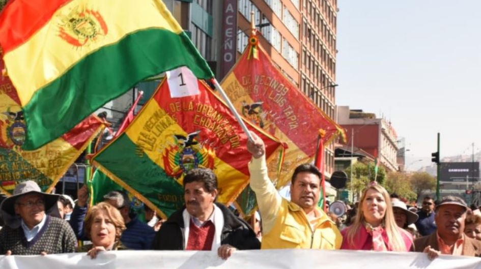 Masiva marcha respalda la gestión del alcalde Luis Revilla