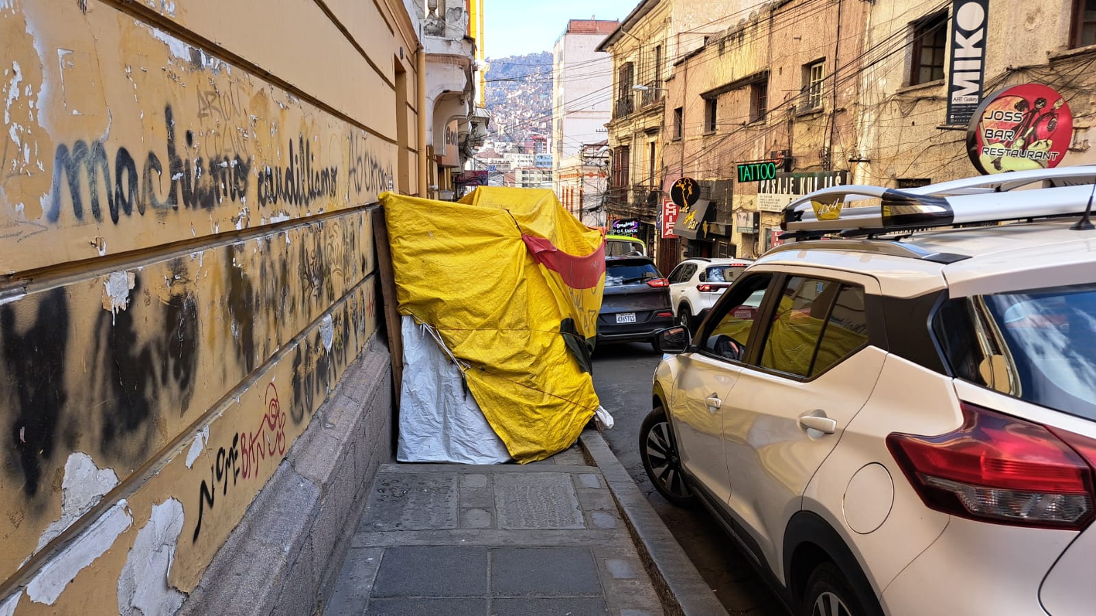 Alcaldía notificará a personas que instalaron carpas en calles Sagárnaga y Genaro Sanjinés para que desalojen