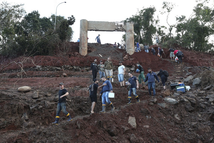 Operación de guerra en el sur de Brasil para rescatar a las víctimas de las inundaciones