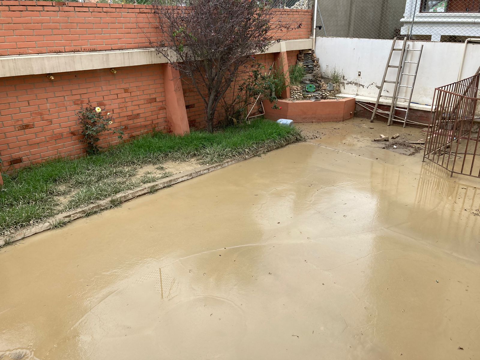 Vecinos de Bajo Següencoma denuncian que el desborde del río Remedios fue por trabajos municipales