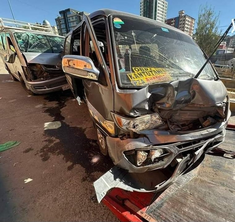 Choque múltiple entre 5 vehículos deja 17 heridos en la zona Sur de La Paz