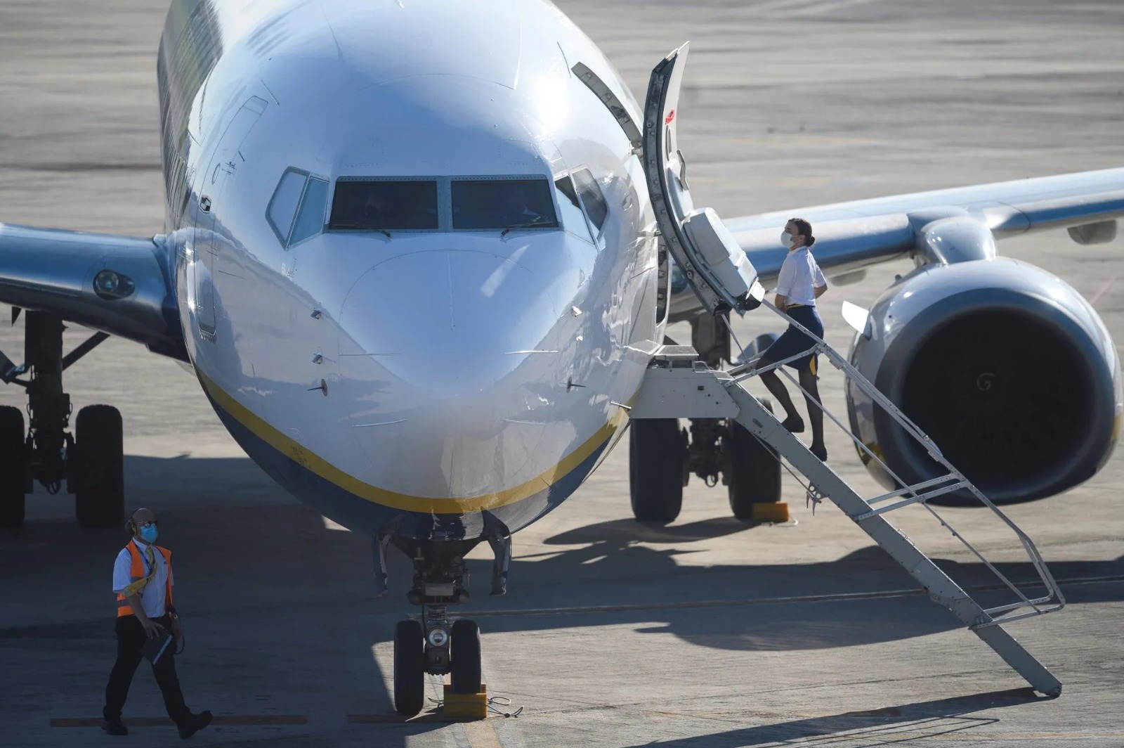 Por falta de dólares, IATA suspende compra de pasajes al exterior en bolivianos y expertos temen que se amplíe a toda compra