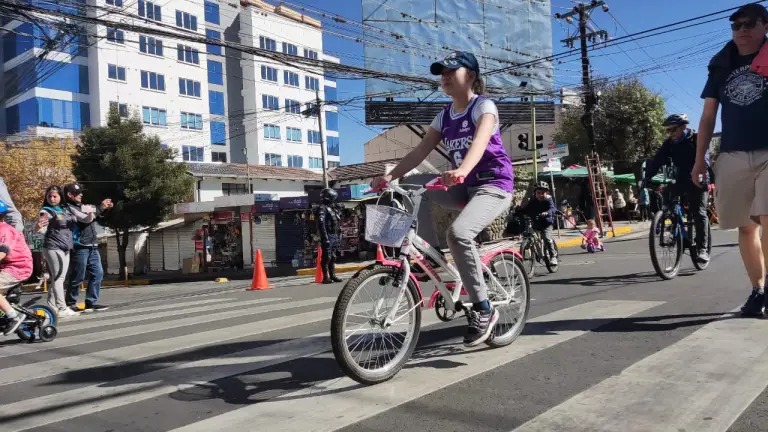 Una bicicleteada familiar antecede a la presentación del proyecto de Red de Ciclovías en la zona Sur