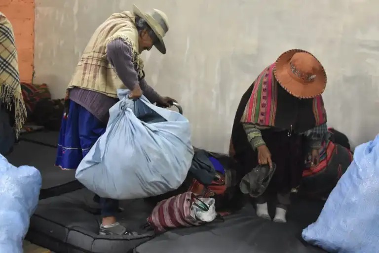 Habilitan albergue temporal hasta el 15 de agosto en la Terminal de Buses La Paz