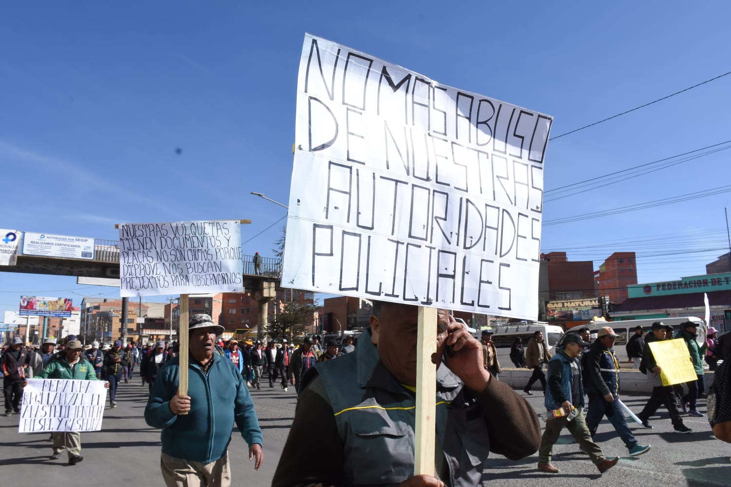 Transportistas de El Alto dan 48 horas  al Gobierno para que los llame a reunión y atienda sus demandas