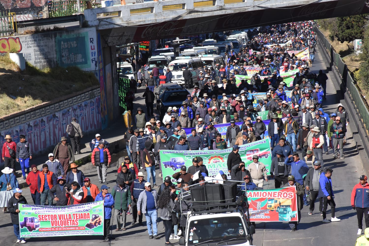 Transportistas de El Alto dan 48 horas  al Gobierno para que los llame a reunión y atienda sus demandas