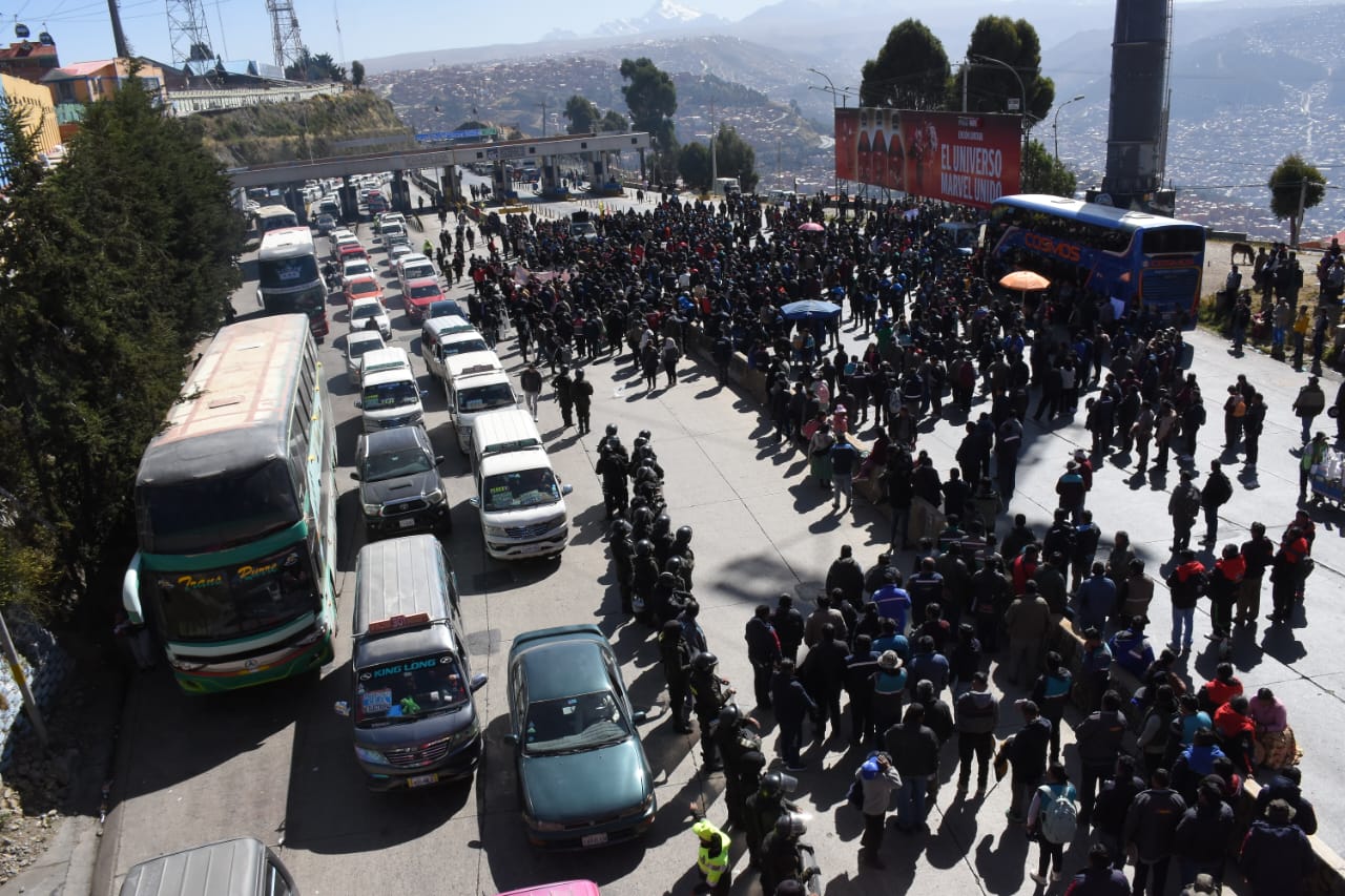 Transportistas de El Alto dan 48 horas  al Gobierno para que los llame a reunión y atienda sus demandas