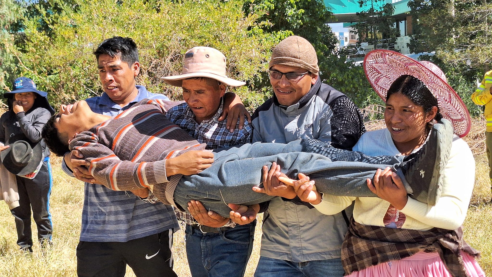 Comunarios de Tiquipaya y Quillacollo se capacitan en lucha contra incendios forestales