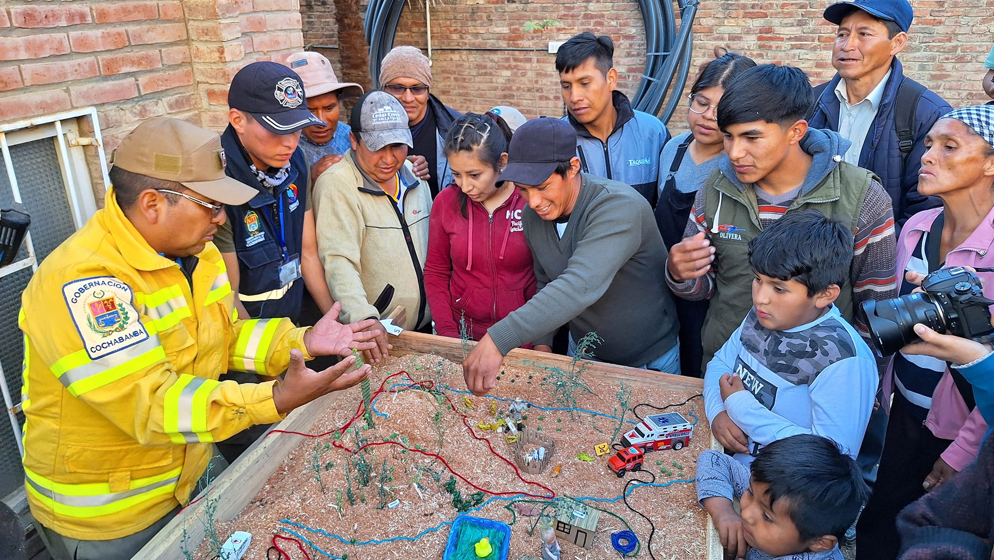 Comunarios de Tiquipaya y Quillacollo se capacitan en lucha contra incendios forestales