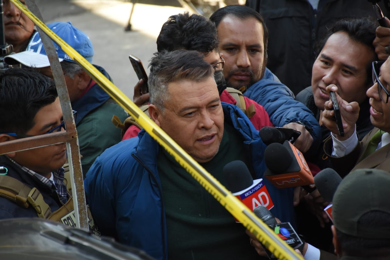 Con fuerte resguardo policial, trasladan a Zúñiga y a otros dos excomandantes al penal de Chonchocoro