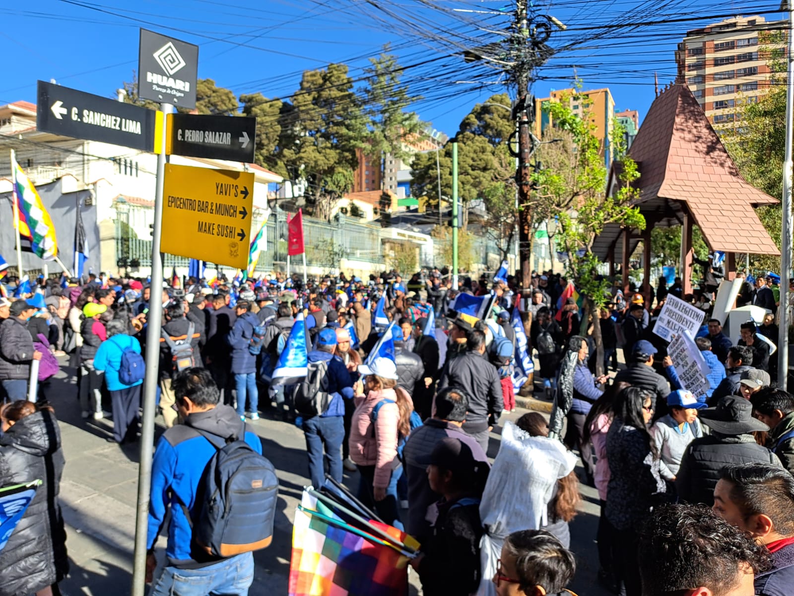 Se reportan amagues de enfrentamiento  entre evistas y arcistas previo al encuentro de partidos en el TSE