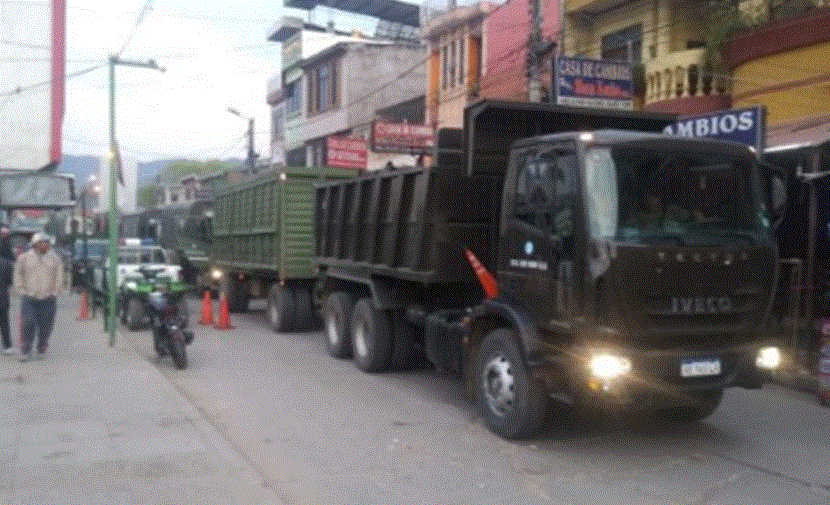 Contingente militar argentino ingresa al país después de una larga espera en la frontera