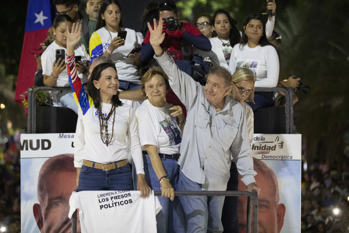 ¿Qué dijeron González Urrutia y Maduro en el cierre de sus campañas?