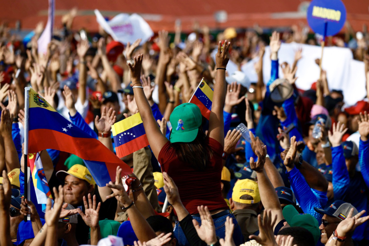 ¿Qué dijeron González Urrutia y Maduro en el cierre de sus campañas?