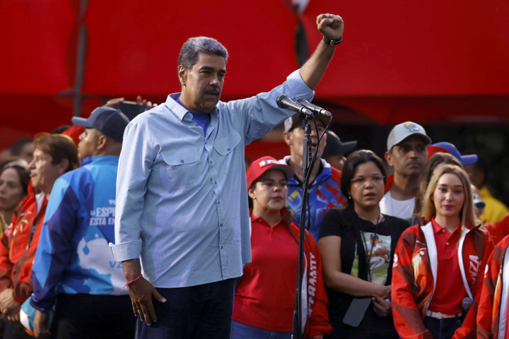 ¿Qué dijeron González Urrutia y Maduro en el cierre de sus campañas?