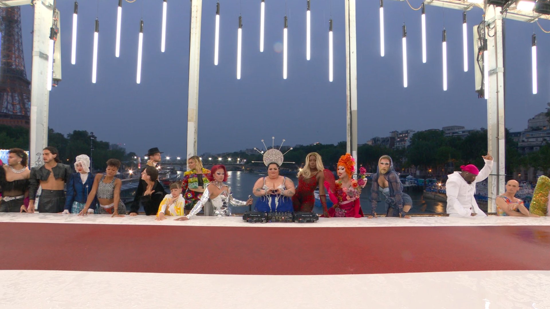 Comienzan los Juegos Olímpicos París 2024, la lluvia afecta a la inauguración