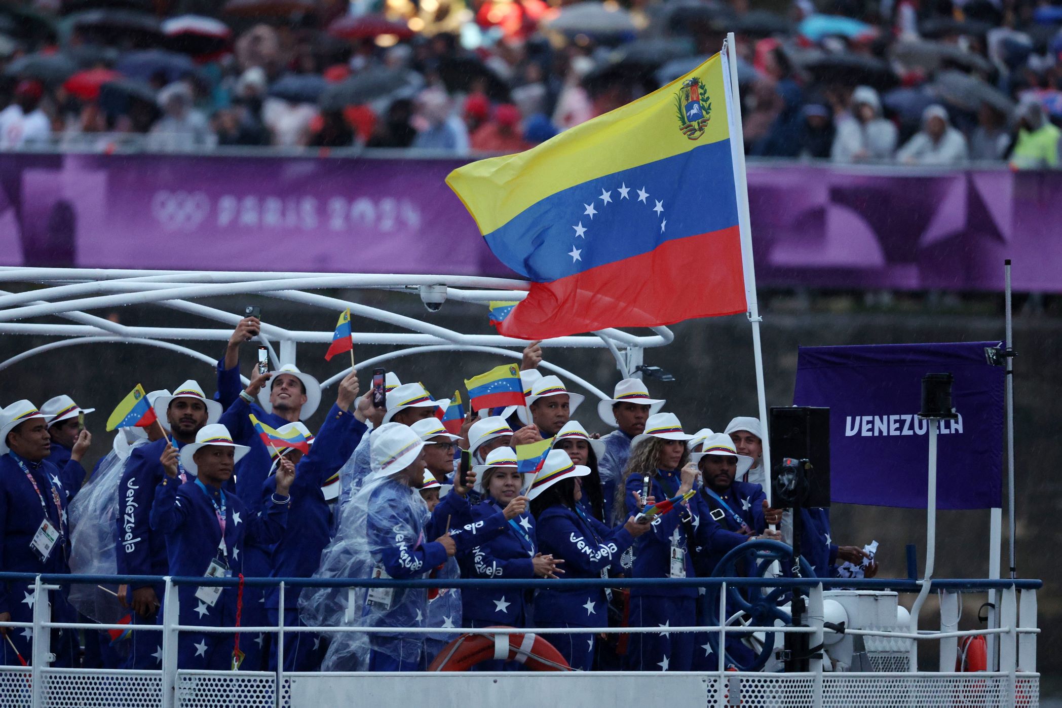 Comienzan los Juegos Olímpicos París 2024, la lluvia afecta a la inauguración