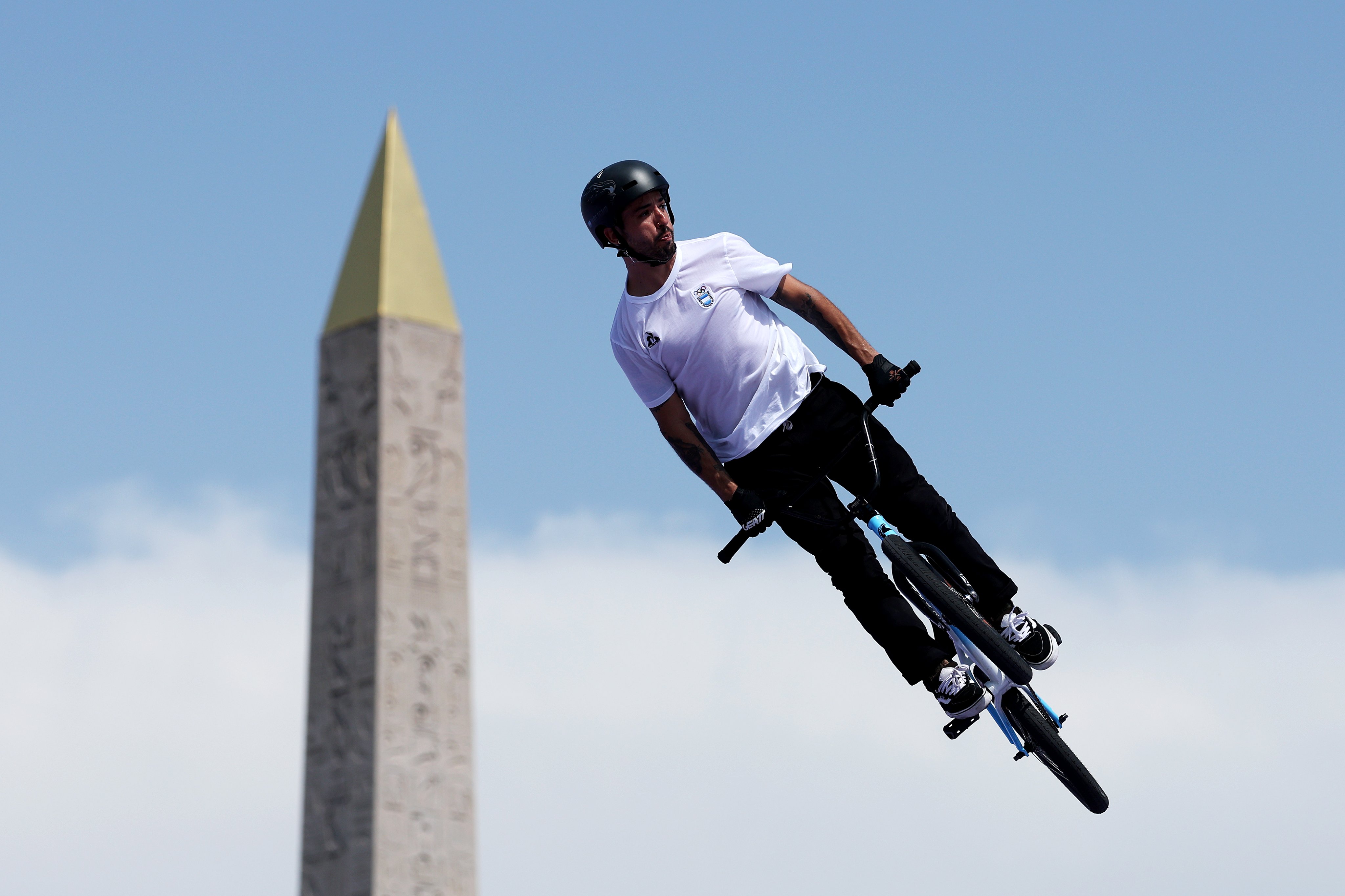 París 2024: el primer oro para Sudamérica lo gana un ciclista argentino nacido en Bolivia