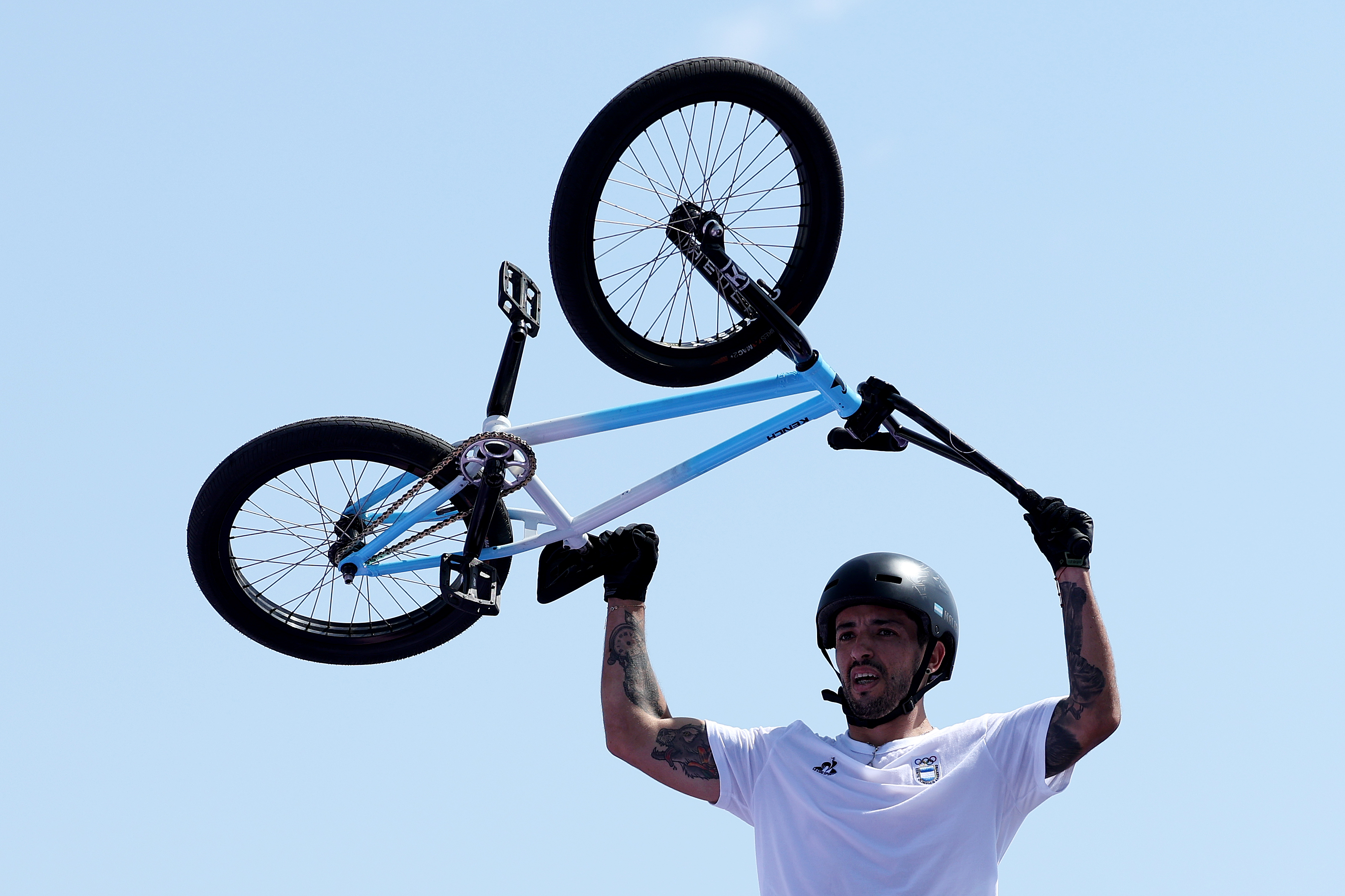 París 2024: el primer oro para Sudamérica lo gana un ciclista argentino nacido en Bolivia