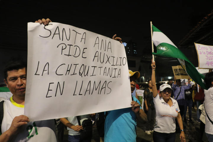 Activistas de Santa Cruz claman “no más incendios forestales”