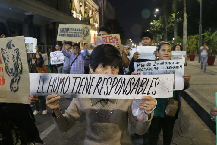 Activistas de Santa Cruz claman “no más incendios forestales”