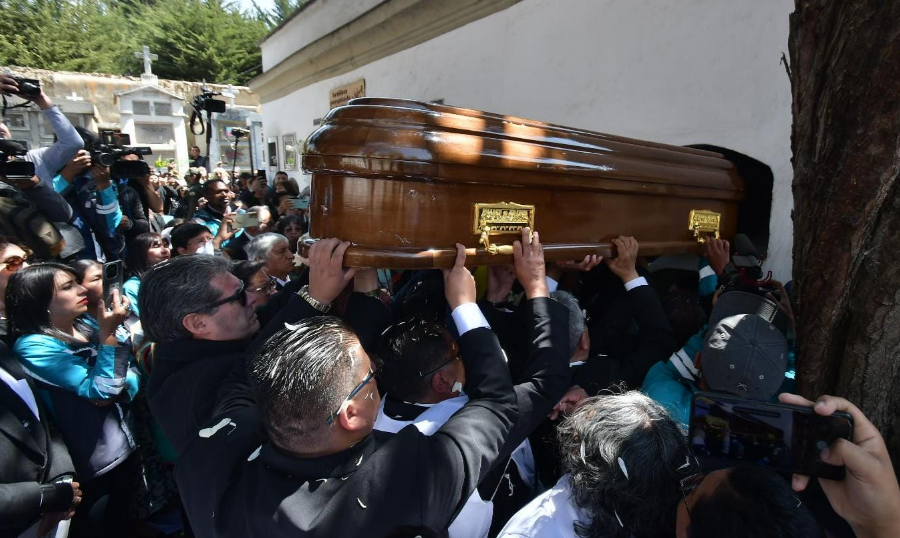 Dan el último adiós al padre Eduardo Pérez; sus restos reposan en el Cementerio General 