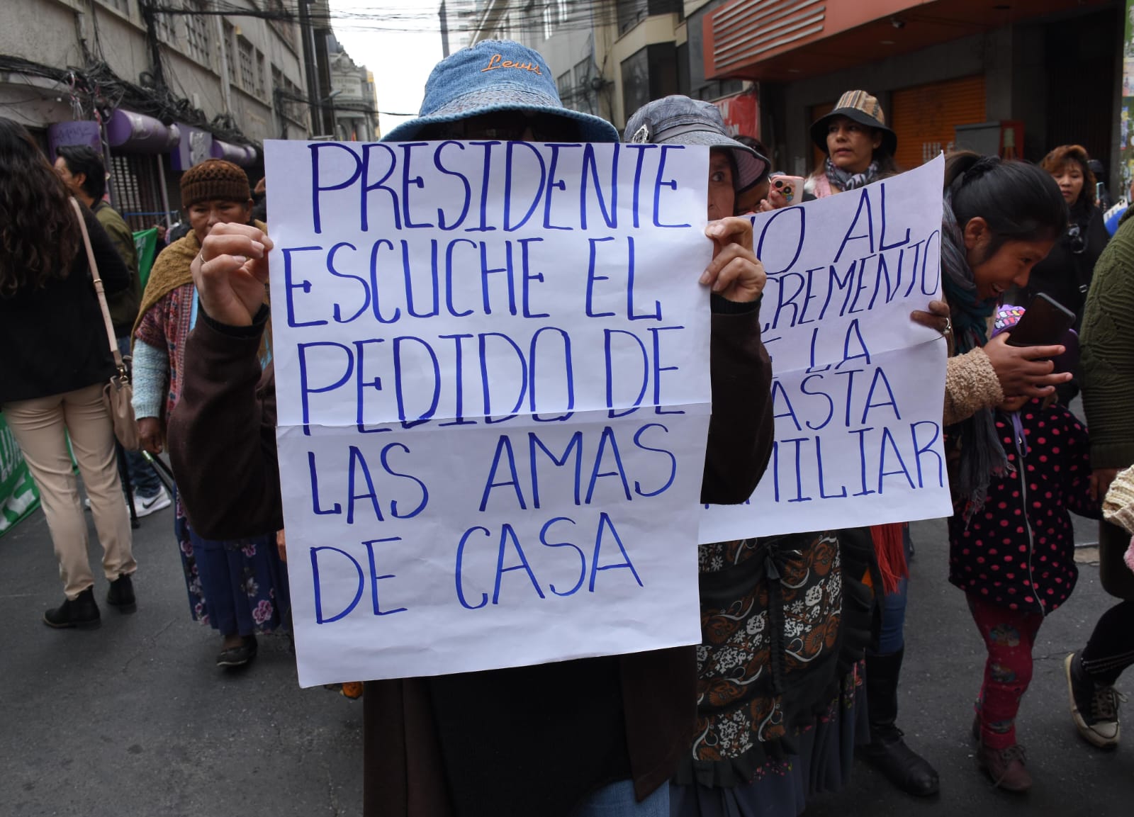 Protestas de al menos siete sectores por la falta de dólares y la crisis económica toman el centro paceño