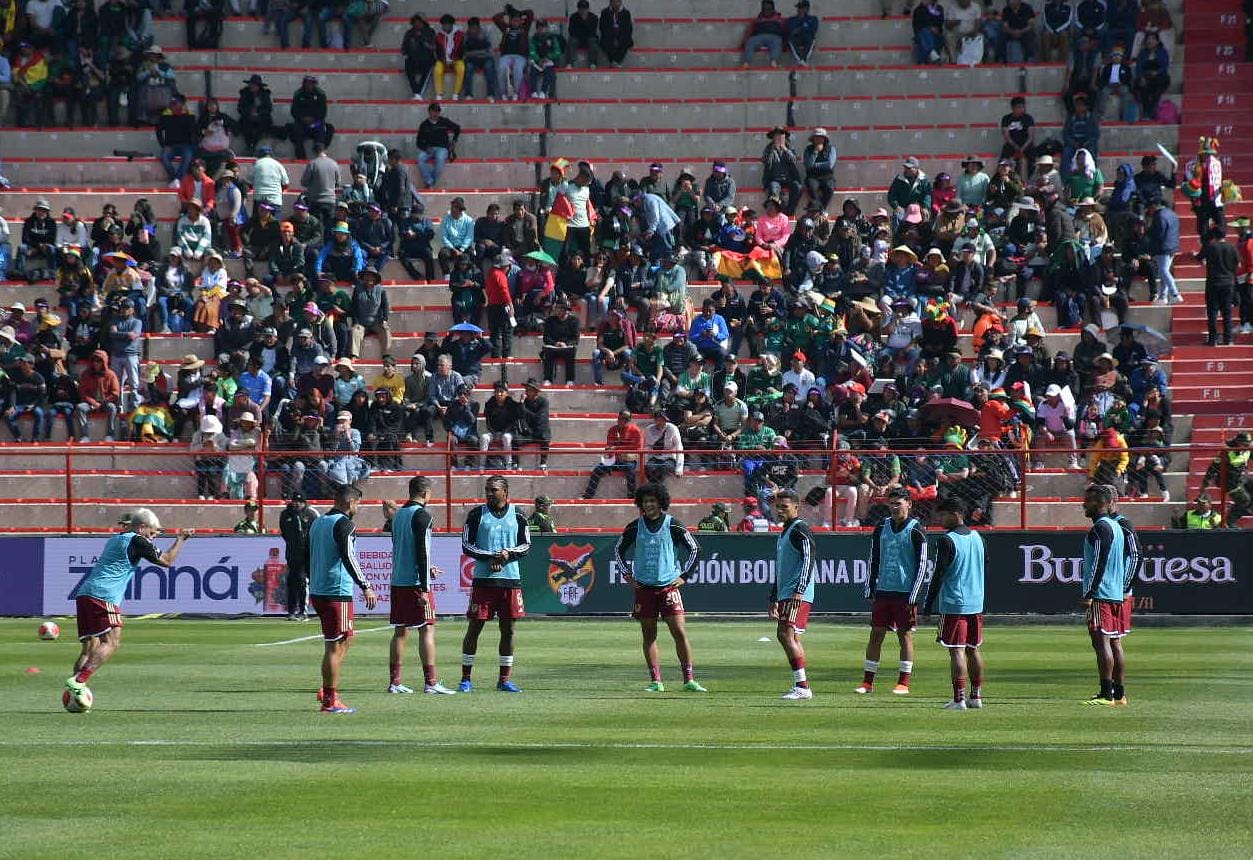 La selección es recibida en El Alto con la cueca Viva mi Patria Bolivia