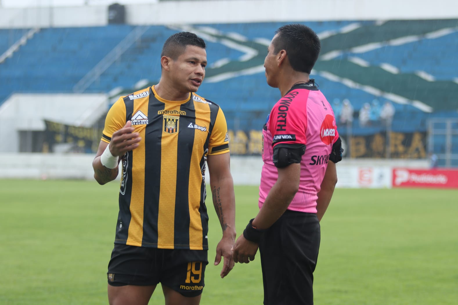 La lluvia casi provoca la suspensión de San Antonio vs. The Strongest