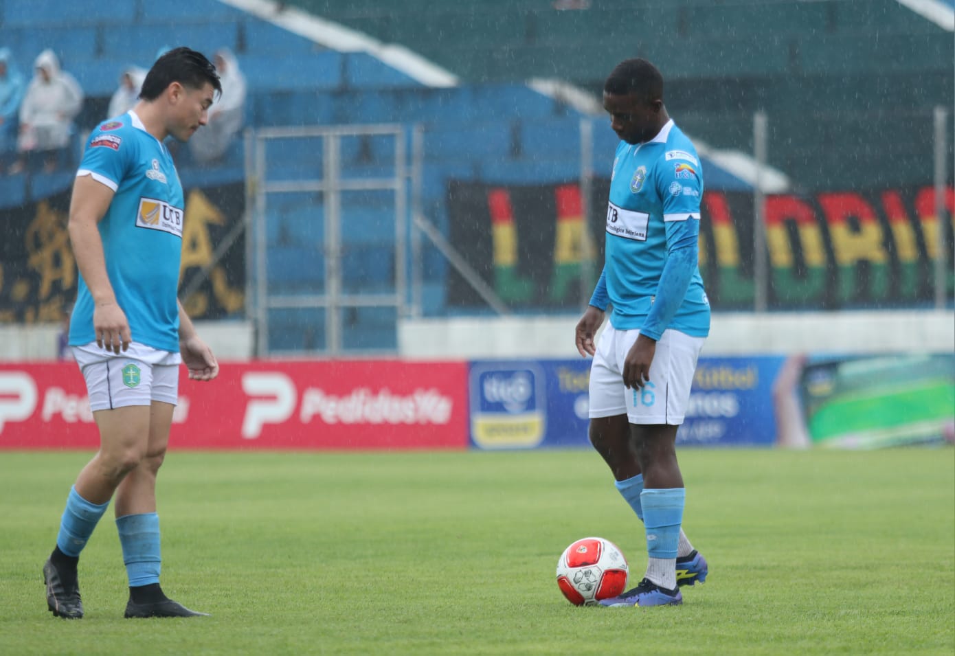 La lluvia casi provoca la suspensión de San Antonio vs. The Strongest