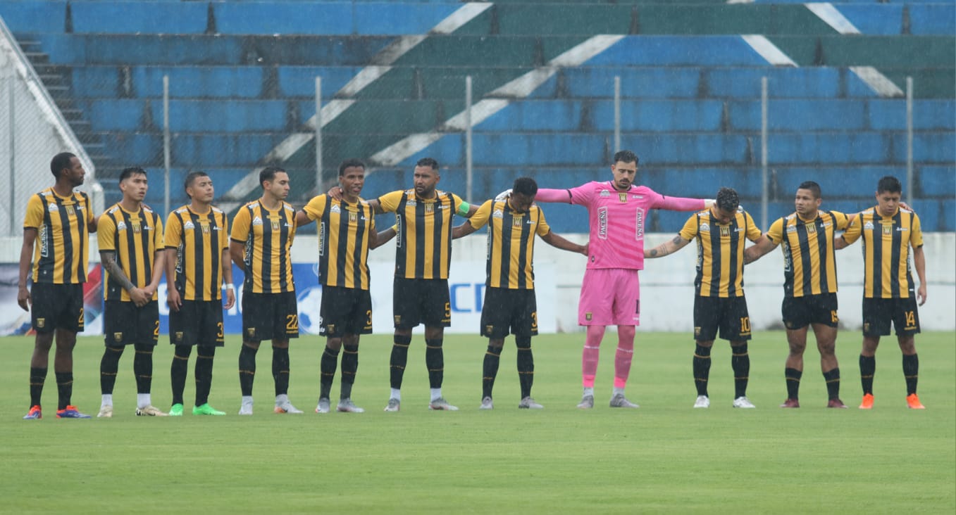 La lluvia casi provoca la suspensión de San Antonio vs. The Strongest