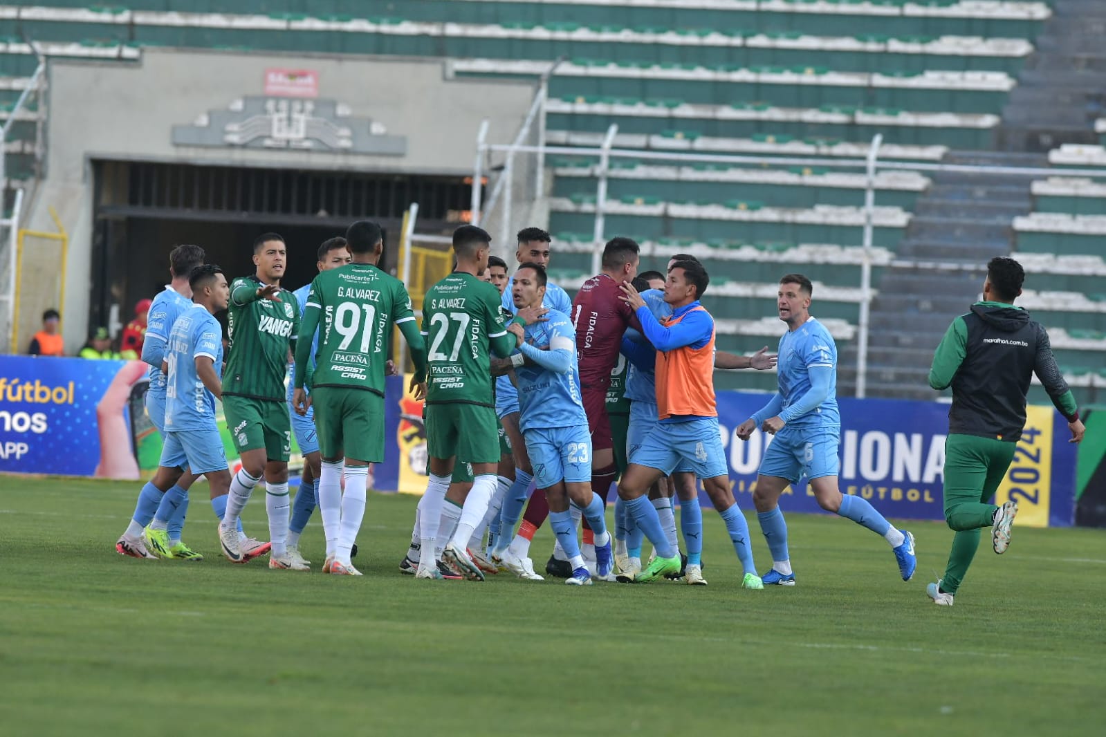 Bolívar vs. Oriente: por solidaridad con un rival, Gilbert Álvarez falla un penal