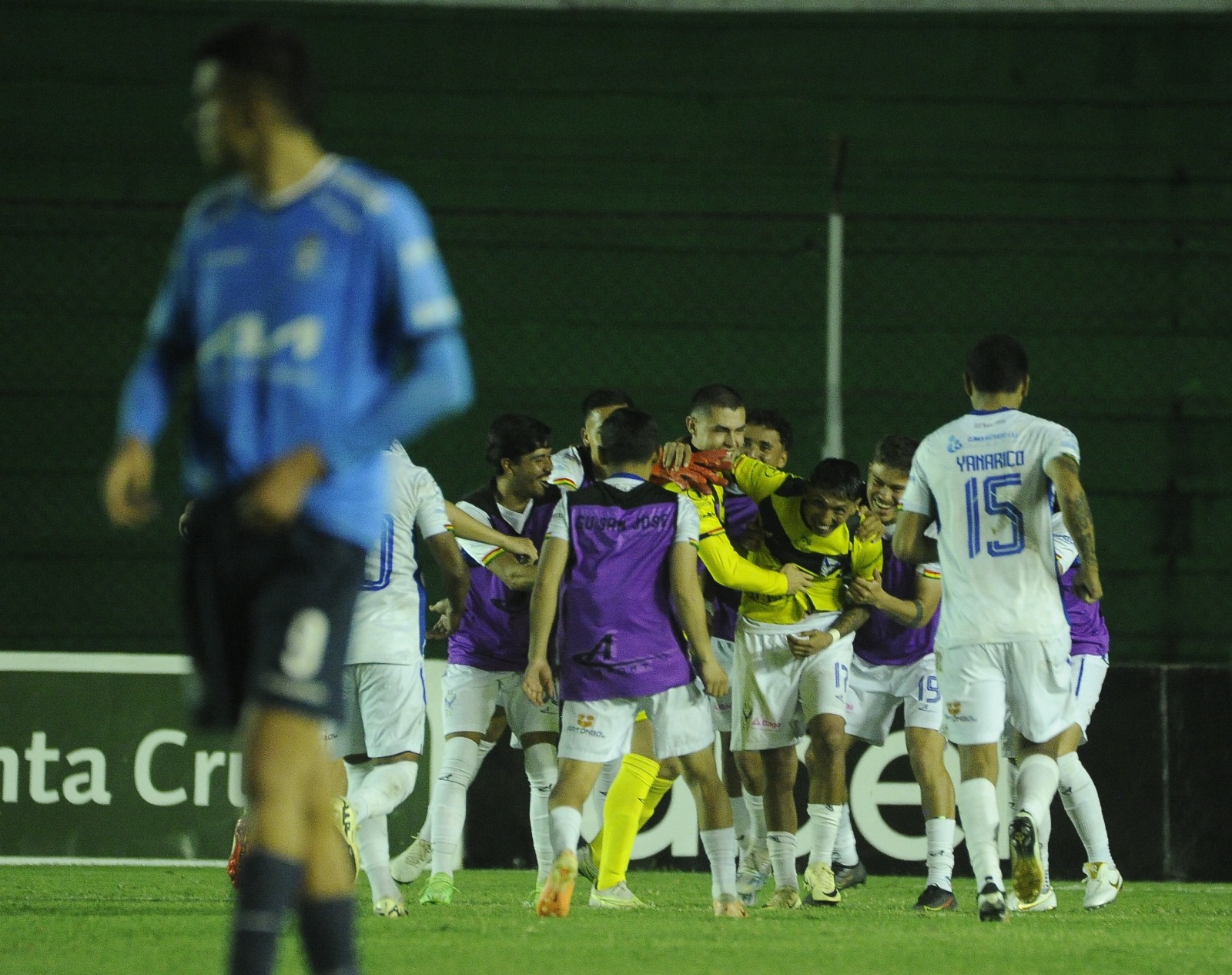 Espectacular: improvisado como golero, Sánchez tapa un penal y GV vence a Blooming