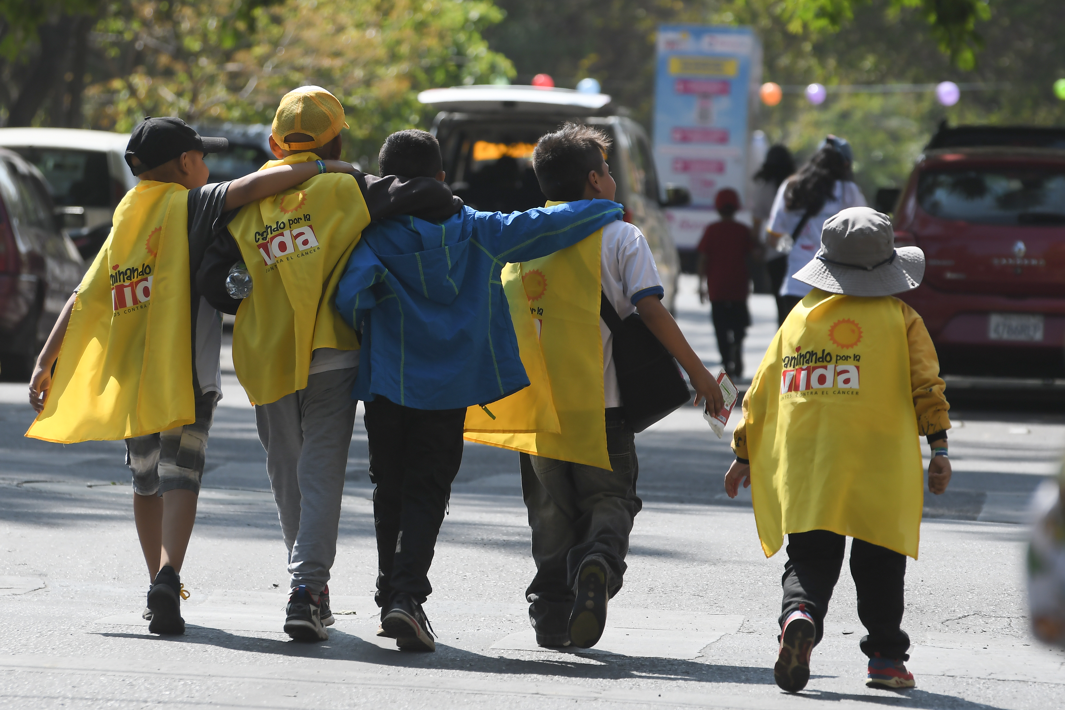 Campaña “Caminando por la Vida” a favor de niñas y niños con cáncer congregó a más de 1.500 personas en Cochabamba