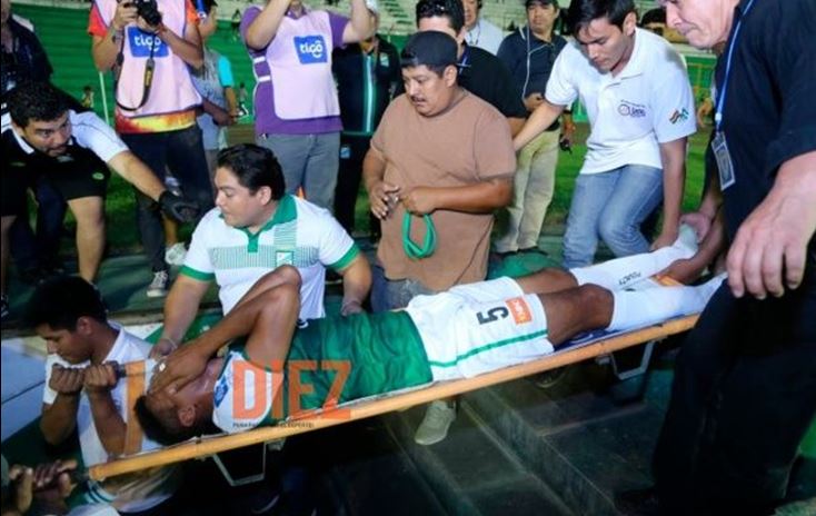 Se fractura un jugador de Oriente y es llevado a una clínica en maletera de un taxi